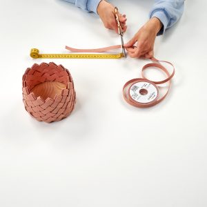 paso 19 para hacer manualidad cesta de lino